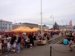 Vilinää Kauppatorilla.