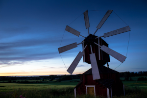 Jalasjärven lakeuksia ja tuulimylly. Kuva: Niko Saarinen Photography