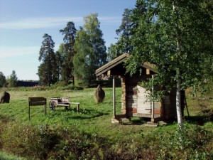 Perinneverstas Jalasjärven Justeeri - tienvarsimainontaa. Kuva: Taru Patteri