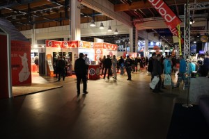 Skiexpo-messuilla Helsingissä riitti väkeä.