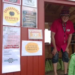 Pasi Räikkönen ja Muonio leipoo -kisan kumppaneita: Enontekiön sivuapteekki, Ruokapaikka Hyväpata, Harriniva Hotels & Safaris, S-market Muonio, K-Market Muoniontori, Muonion Konepiste, Ravintola Kammari ja KivaaTekemistä.fi. Kuva: KivaaTekemistä.fi