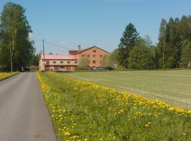 Tehdasmiljöön vanhaa puolta. Kuva: Jokipiin Pellava